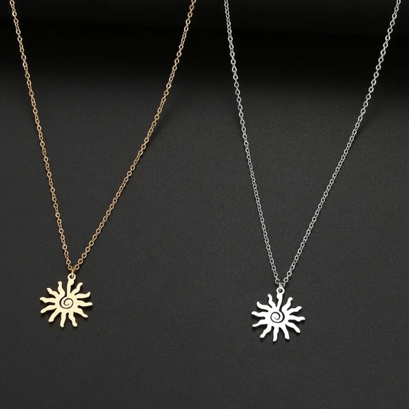 ⚜️[𝟯/$𝟭𝟴]⚜️NEW Sun Charm Stainless Steel Necklace - Picture 5 of 11